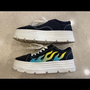 KOI BLUE AND YELLOW FLAME PLATFORMS